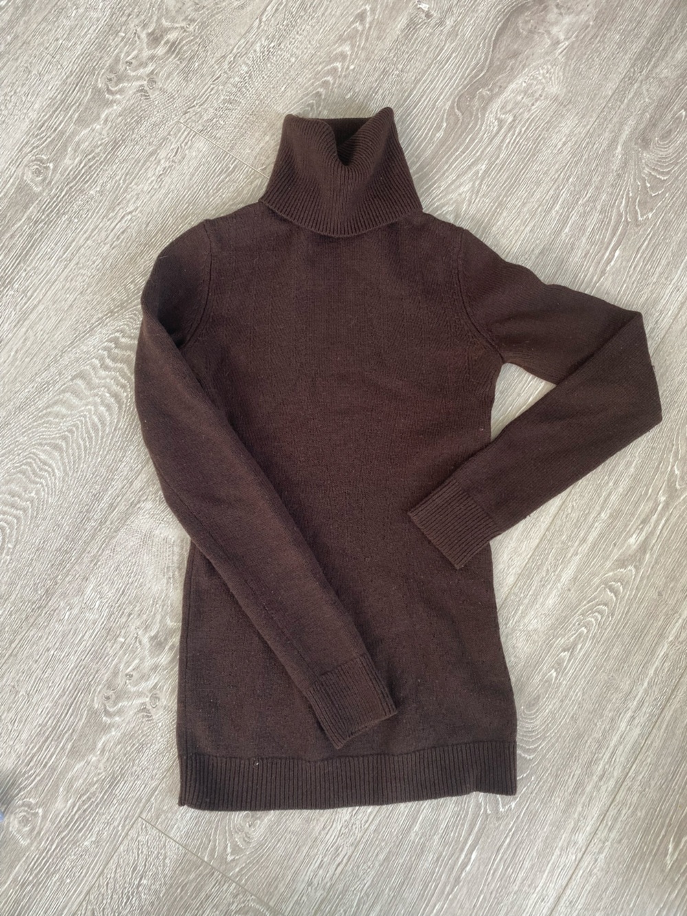 Theory wool Classic Turtleneck Sweater in Dark Brown